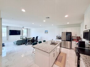4316 Cadence Wy in Oceanside, CA - Building Photo - Building Photo