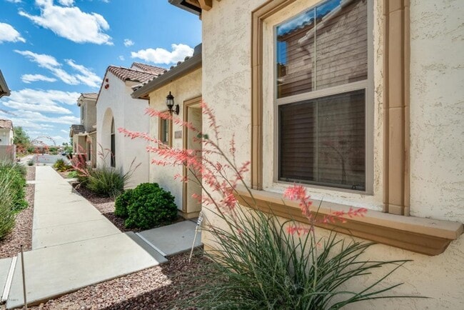 2178 Scully Dr in Phoenix, AZ - Foto de edificio - Building Photo