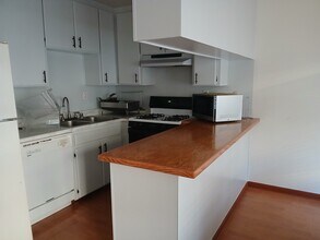 25925 Narbonne Ave, Unit Lomita horizon in Lomita, CA - Building Photo - Building Photo