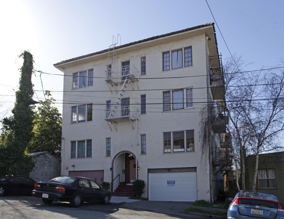 669 Hillsborough St in Oakland, CA - Building Photo