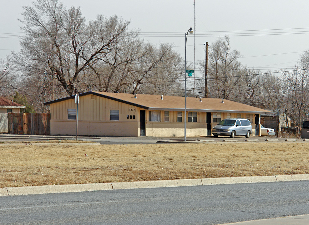 1217 37th St in Lubbock, TX - Building Photo