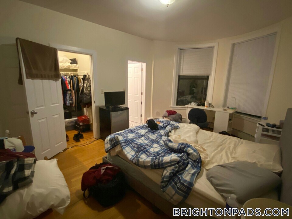 3 Sutherland Rd in Boston, MA - Building Photo