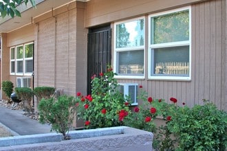 65 Caliente St in Reno, NV - Foto de edificio - Building Photo