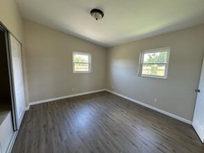 3335 Dudley St in Sarasota, FL - Building Photo - Building Photo