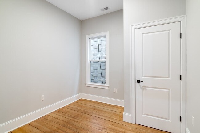 5 Saybrook St, Unit 2 in Boston, MA - Foto de edificio - Building Photo