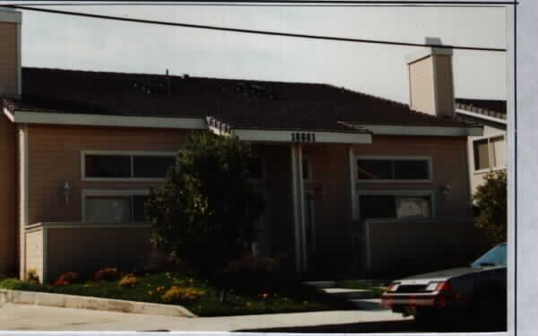 16661 Dolores St in Huntington Beach, CA - Foto de edificio - Building Photo