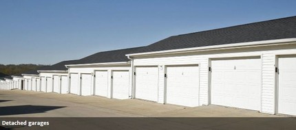 Cypress Pointe in Cedar Rapids, IA - Building Photo - Building Photo