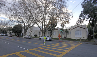 Neptune Court Apartments in Alameda, CA - Building Photo