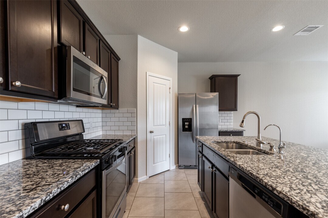 3327 Sumac Dr in Park Row, TX - Building Photo