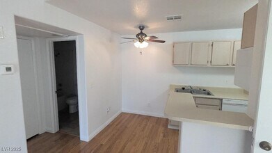 5211 S Lindell Rd in Las Vegas, NV - Building Photo - Building Photo