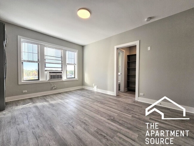 372 Hazel Ave, Unit C1 in Glencoe, IL - Building Photo - Building Photo