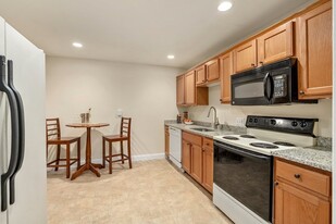41 Walnut St, Unit 5 in Waltham, MA - Building Photo