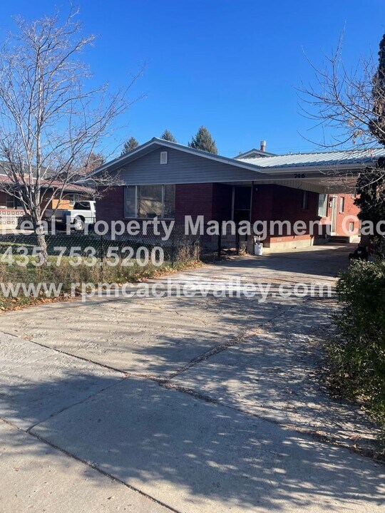 746 N 100 W-Unit -746 N 100 W upstairs in Logan, UT - Building Photo