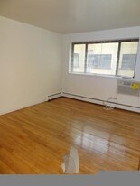 5909 N Kenmore Ave, Unit 207 in Chicago, IL - Building Photo
