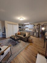 55 Gingerbread Castle Rd in Hamburg, NJ - Building Photo