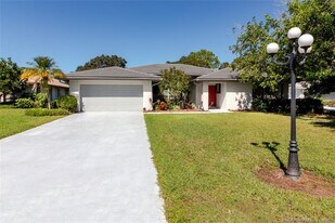 2343 SW Spoonbill Dr in Palm City, FL - Building Photo