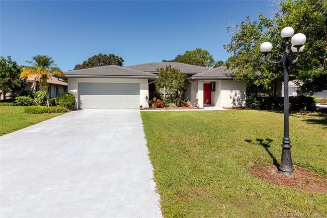 2343 SW Spoonbill Dr
