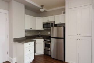 817 W Lakeside Pl in Chicago, IL - Building Photo - Building Photo
