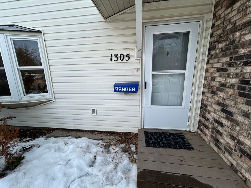 1305 W Park Ave in Riverton, WY - Building Photo