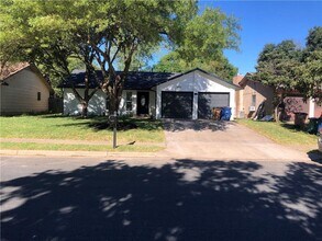 4800 Pewter Ln in Austin, TX - Building Photo - Building Photo