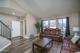 6615 N 89th Ave in Glendale, AZ - Foto de edificio - Building Photo