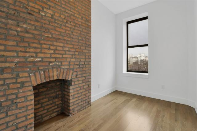 631 E 6th St in New York, NY - Building Photo