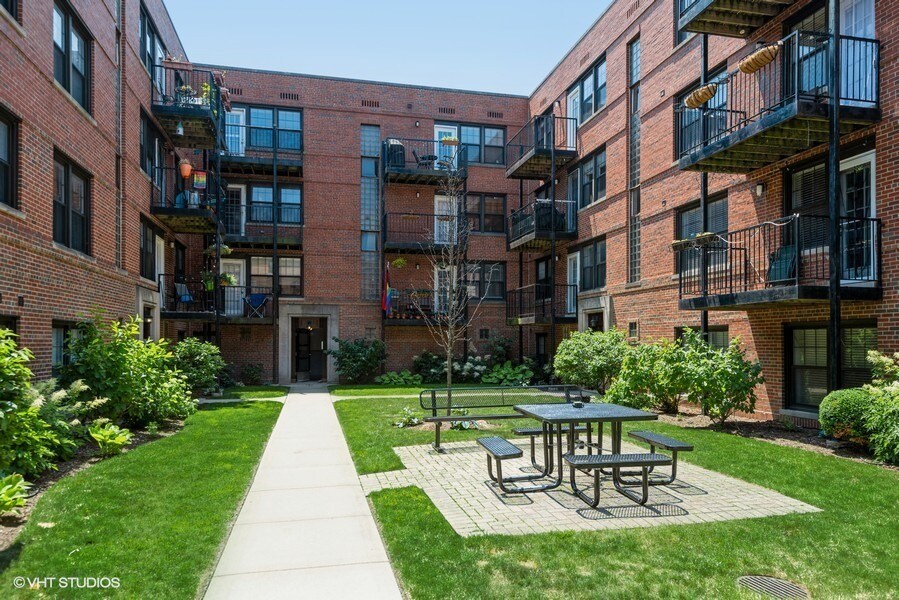5228 N Campbell Ave, Unit 2A in Chicago, IL - Building Photo