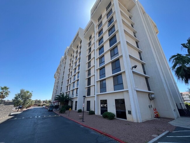 3930 S University Center Dr in Las Vegas, NV - Building Photo - Building Photo