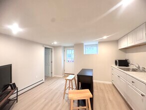 39 Cottage St in Stoneham, MA - Building Photo - Building Photo