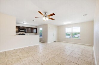 2200 Creekside Ln in Georgetown, TX - Building Photo - Building Photo