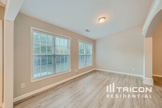 641 Rock Elm Dr in Auburn, GA - Foto de edificio - Building Photo