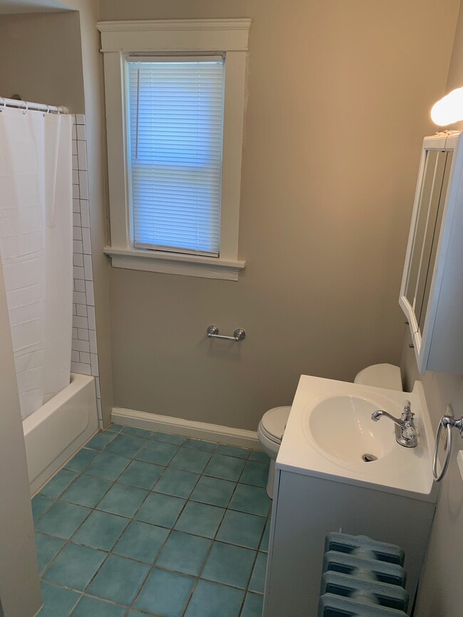 2248 Flora St in Cincinnati, OH - Building Photo - Building Photo