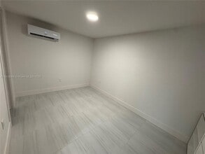 340 E 57th St in Hialeah, FL - Building Photo - Building Photo