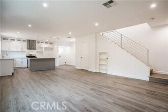 18806 Lull St in Los Angeles, CA - Building Photo - Building Photo