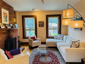 151 Longwood Ave, Unit 2 in Brookline, MA - Foto de edificio - Building Photo
