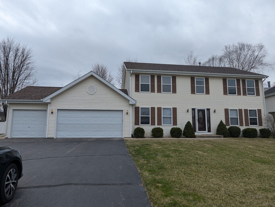 10662 Chicory Ridge Way in Roscoe, IL - Building Photo