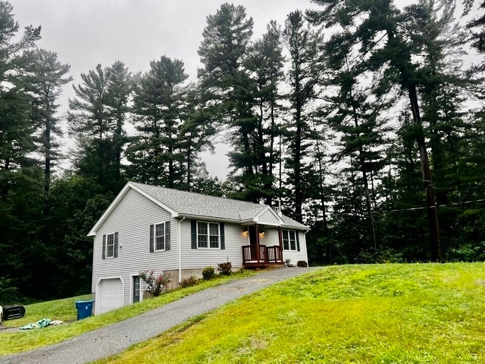 148 Frost Rd in Tyngsboro, MA - Building Photo
