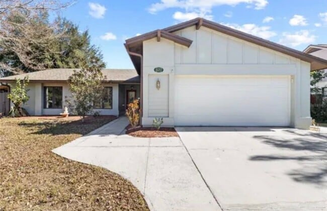 15717 Pennington Rd in Tampa, FL - Building Photo - Building Photo