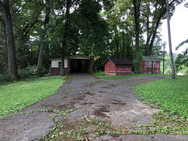 118 Culbert Private Dr in Elizabethton, TN - Building Photo - Building Photo