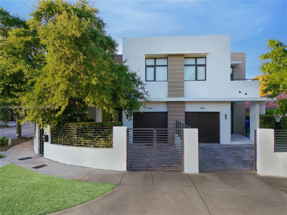 3443 Shipping Ave in Miami, FL - Building Photo