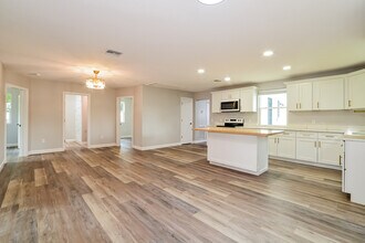 37420 New York Ave in Umatilla, FL - Building Photo - Building Photo