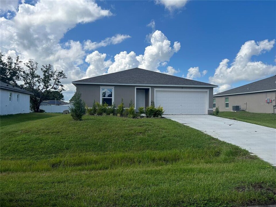 114 Sparrow Ct in Kissimmee, FL - Foto de edificio