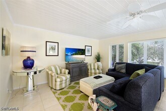 286 4th St S in Naples, FL - Building Photo - Building Photo