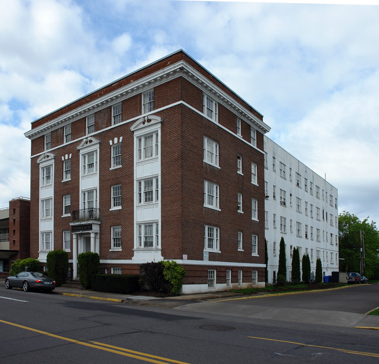 Florence Apartments in Eugene, OR - Building Photo