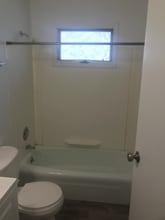 800 S 4th St, Unit Apt 1 in Stoughton, WI - Foto de edificio - Building Photo