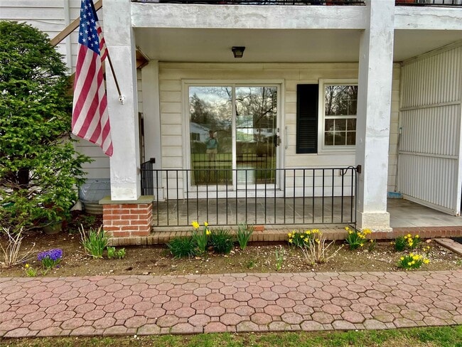55075 NY-25 in Southold, NY - Building Photo - Building Photo