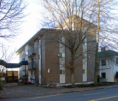 Twin Oak Apartments