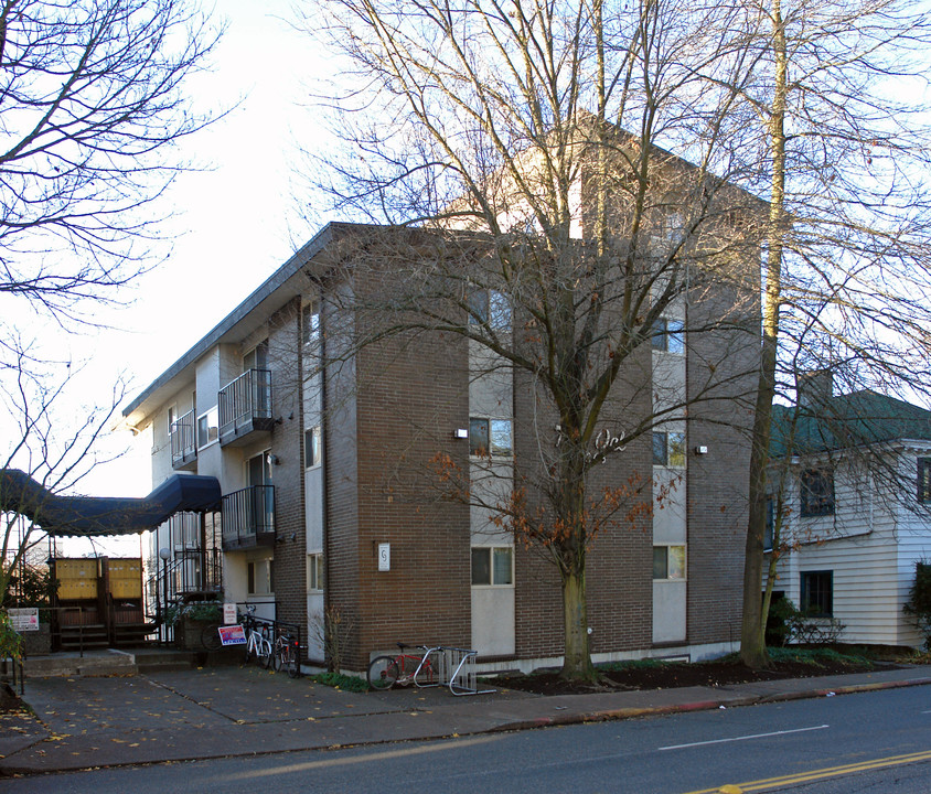 Twin Oak Apartments in Seattle, WA - Building Photo