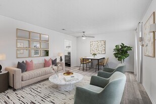 Crescent Place Apartments in Savannah, GA - Building Photo