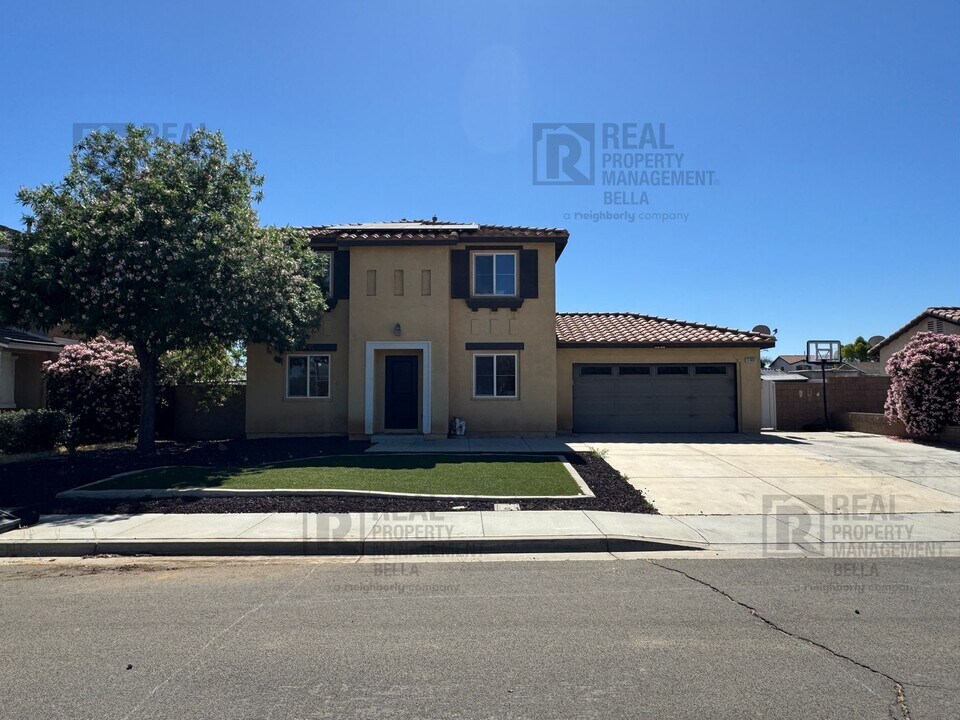 31800 Linda Lee Dr in Menifee, CA - Building Photo